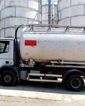 Camion silo Eurocargo 150E18