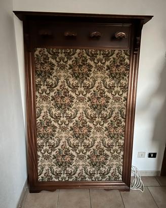 Appendiabiti classico in legno e tessuto damascato