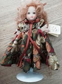 Bambola da collezione in porcellana