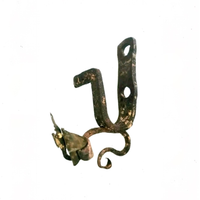 Un antico pezzo in ferro battuto, provenient