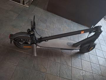 Monopattino elettrico Xiaomi Essential