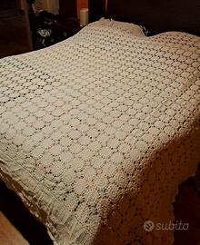 copriletto matrimoniale fatto all'uncinetto
