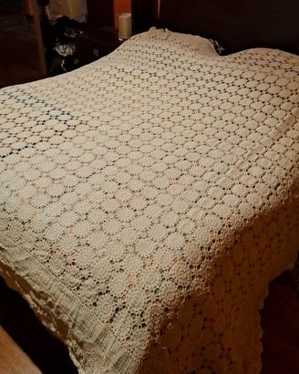 copriletto matrimoniale fatto all'uncinetto