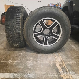 cerchioni per Nissan Patrol con gomme chiodate