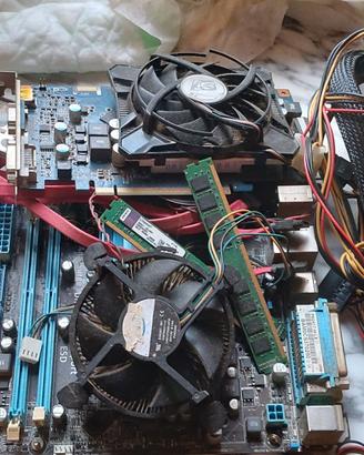 Intel Quad Q8200 + 8Gb 1333Mhz RAM + GPU 9800