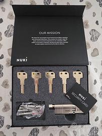 Cilindro universale e 5 chiavi nuki