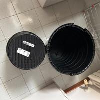 Bidoni neri in plastica rinforzata