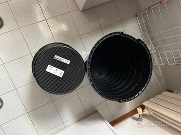 Bidoni neri in plastica rinforzata