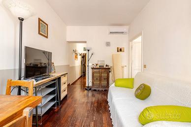 TV - Dimensioni: 90x51 cm (diagonale 104 cm)