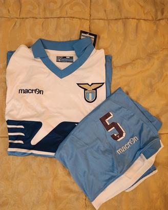 Maglia e pantaloncino Lazio