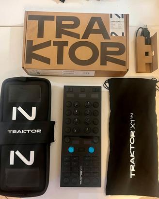 Native Instruments Traktor Kontrol X1 - come nuovo