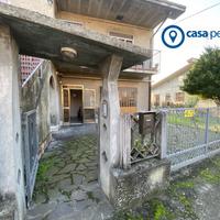 Indipendente al piano terra con garage