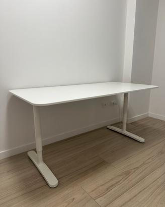 Scrivania BEKANT Ikea 160x80