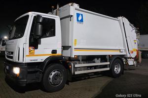 Eurocargo 180 e 32 compattatore