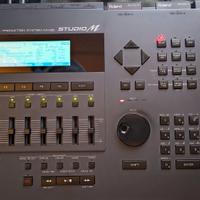 Roland MV-30 con due Sound Library Card