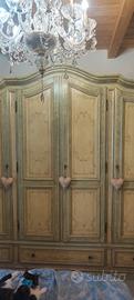 Armadio decorato in stile Veneziana.