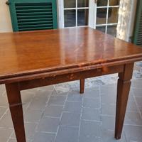 tavolo quadrato in legno