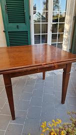 tavolo quadrato in legno