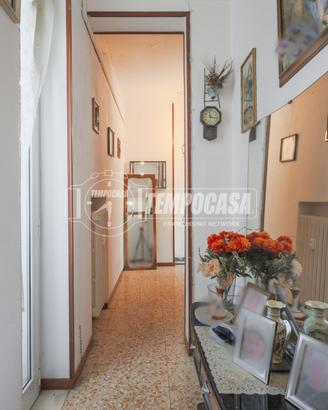 5 LOCALI DA RISTRUTTURARE, ZONA BARCA