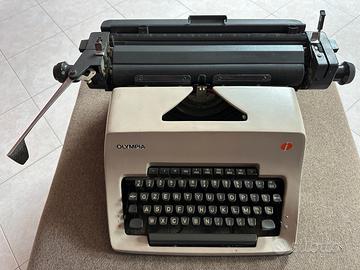Macchina da scrivere Olympia SG3 1972