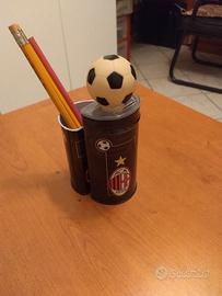 salvadanaio portapenne milan