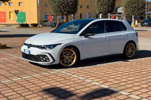 Golf 8 GTE 245 CV
