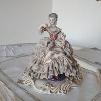 Statuetta di Capodimonte con Dama