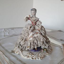 Statuetta di Capodimonte con Dama