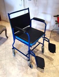 Sedia WC comoda, a rotelle, per anziani