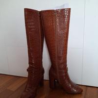 Stivali marroni in pelle stampa cocco, numero 36.