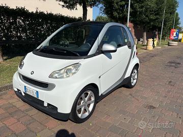 Smart ForTwo 1000 52 kW MHD coupé pure