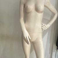 Manichino donna e bambini