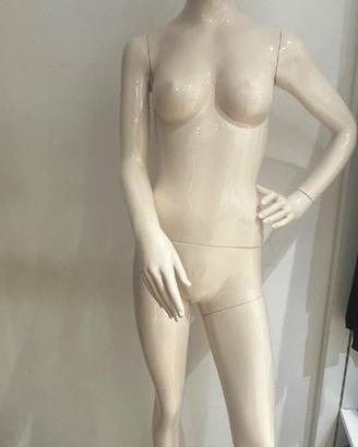 Manichino donna e bambini