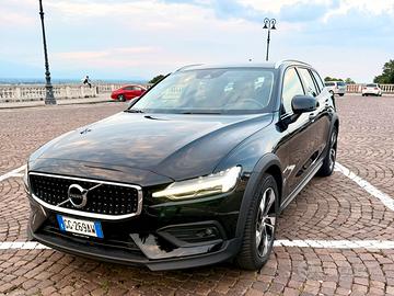 Volvo V60 Cross Country B4 2021