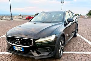 Volvo V60 Cross Country B4 2021