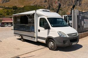 Iveco Daily 35C12 Panineria con banco frigo -11A-