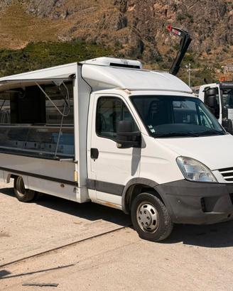 Iveco Daily 35C12 Panineria con banco frigo -11A-