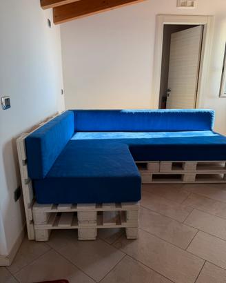 Divano in pallet trattato
