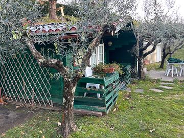 Casetta legno con veranda