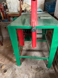 Banco per tagliare legna a cardano