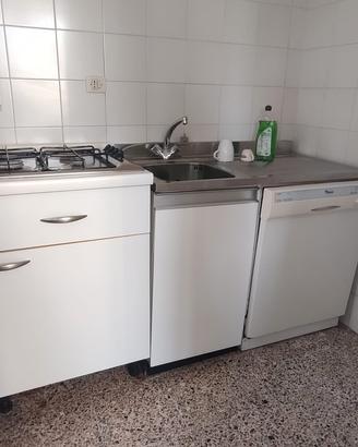 Cucina componibile con lavastoviglie funzionante