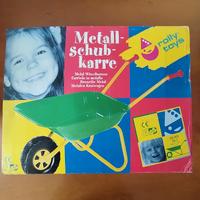 Carriola in metallo verde
