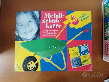 Carriola in metallo verde