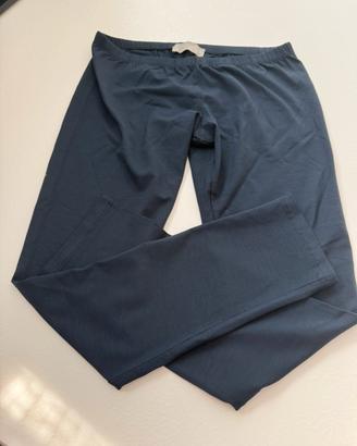 Leggings 3/4 blu tessuto elasticizzato morbido.