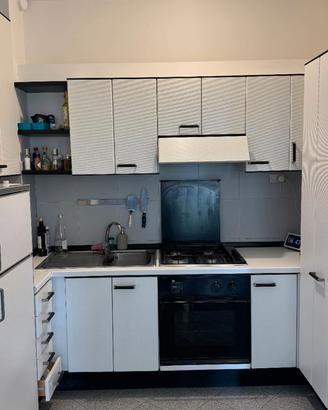 Cucina angolare elettrodomestici forno frigo piano