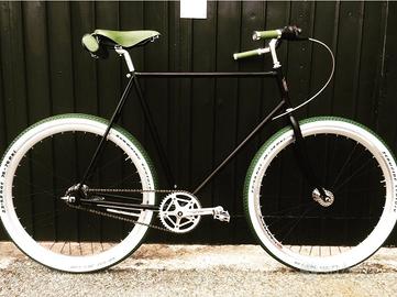 Bicicletta naked stile vintage