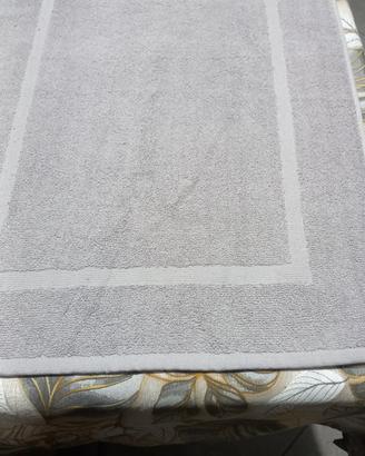 tappeto scendi doccia grigio