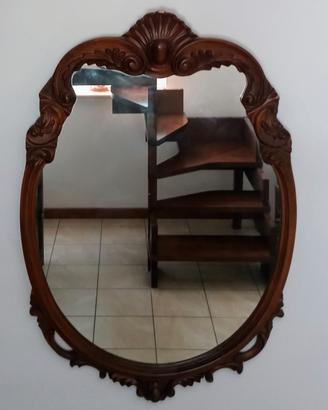 Specchio con cornice in legno