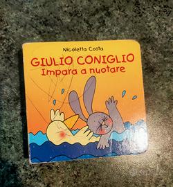 Giulio coniglio impara a nuotare 