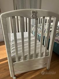 Lettino con sbarre per bambini